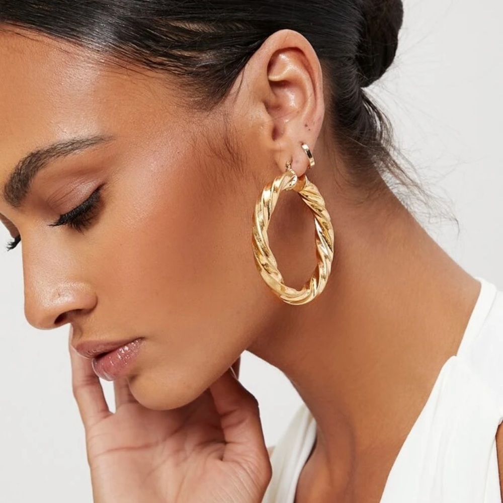 🌟MOTF PREMIUM TWIST HOOP EARRINGS🌟